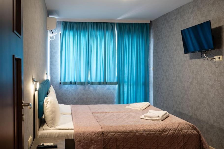 & Hotel Triawna