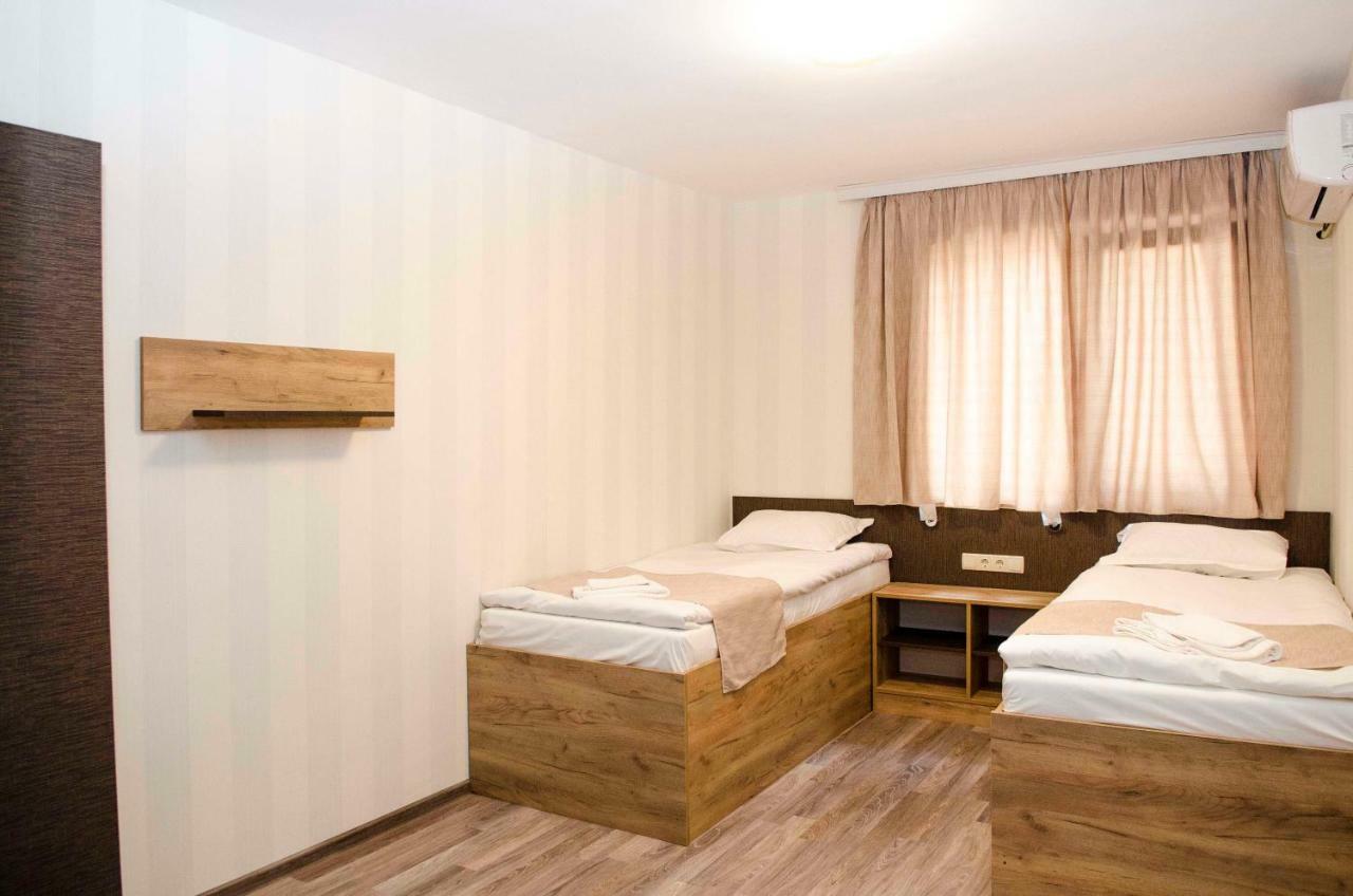 Hotel & 2*